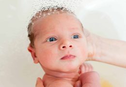 newborn-first-bath-NHU675W