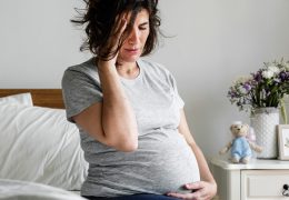 pregnant-woman-with-a-headache